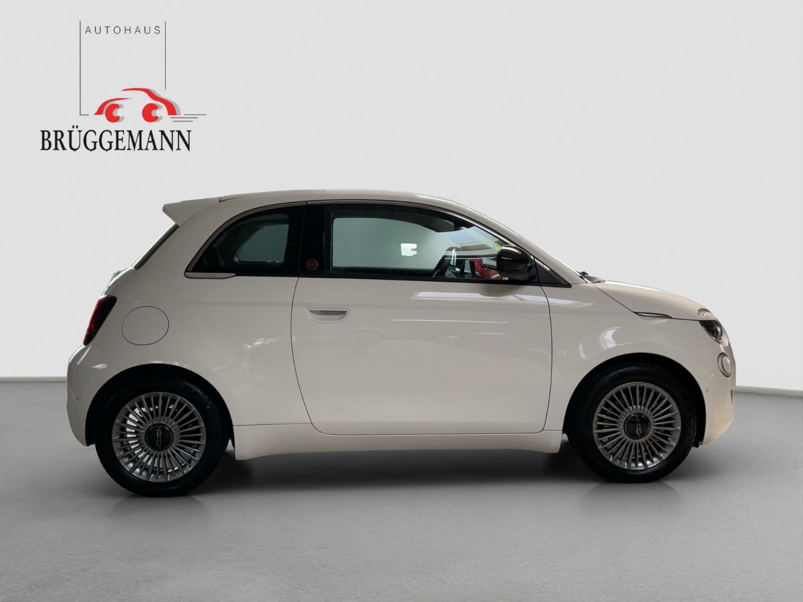 Fahrzeugabbildung Fiat 500e + Komfort Paket, Style Paket