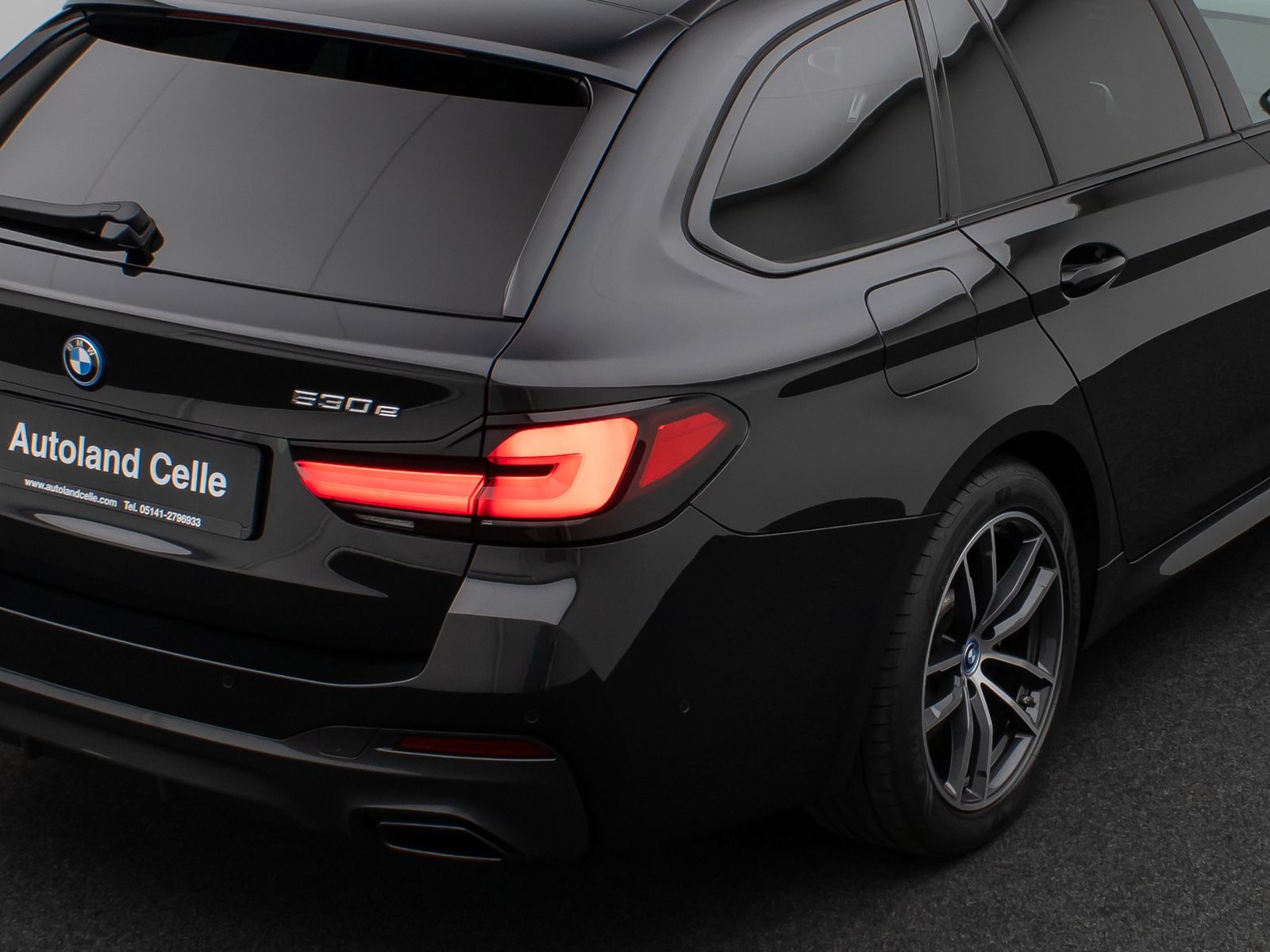 Fahrzeugabbildung BMW 530e xD M Sport Panorama HUD DAB H/K PDC AHK