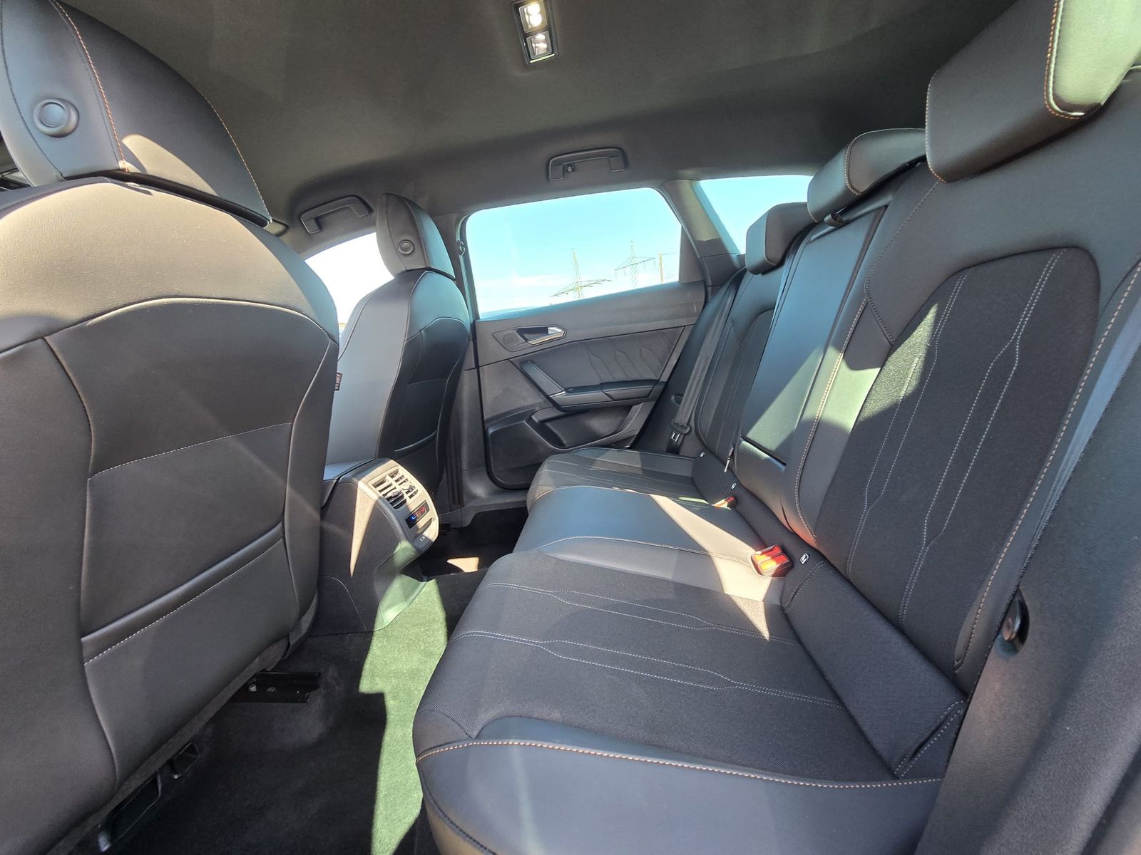 Fahrzeugabbildung CUPRA Leon 1.5 eTSI DSG MATRIX-LED*ACC*AHK*KAMERA*18"