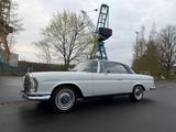 Mercedes-Benz 220 SEb/C W111 Coupe Bi-Color Schiebedach BRD - Mercedes-Benz 220 mit Benzin-Antrieb: Leder