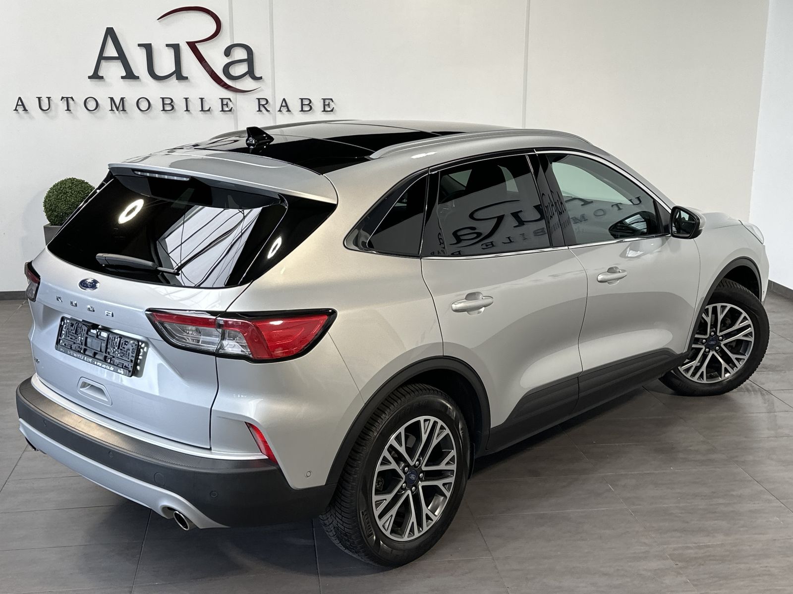 Fahrzeugabbildung Ford Kuga 2.0 EB 4x4 Titanium Aut. NAV+LED+PANO+TEMPO