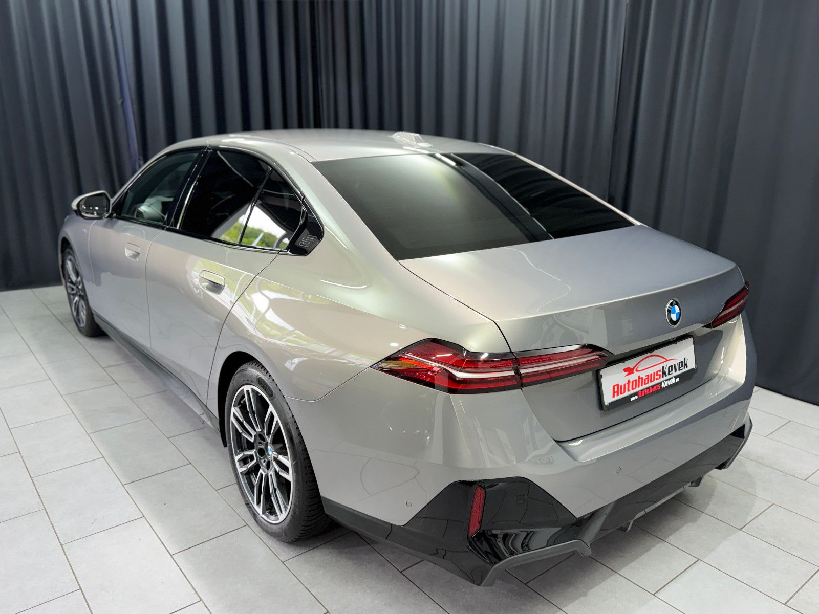Fahrzeugabbildung BMW 520i M SPORT|H&K|360°|INDIVIDUAL|GESTIK|SHADOW