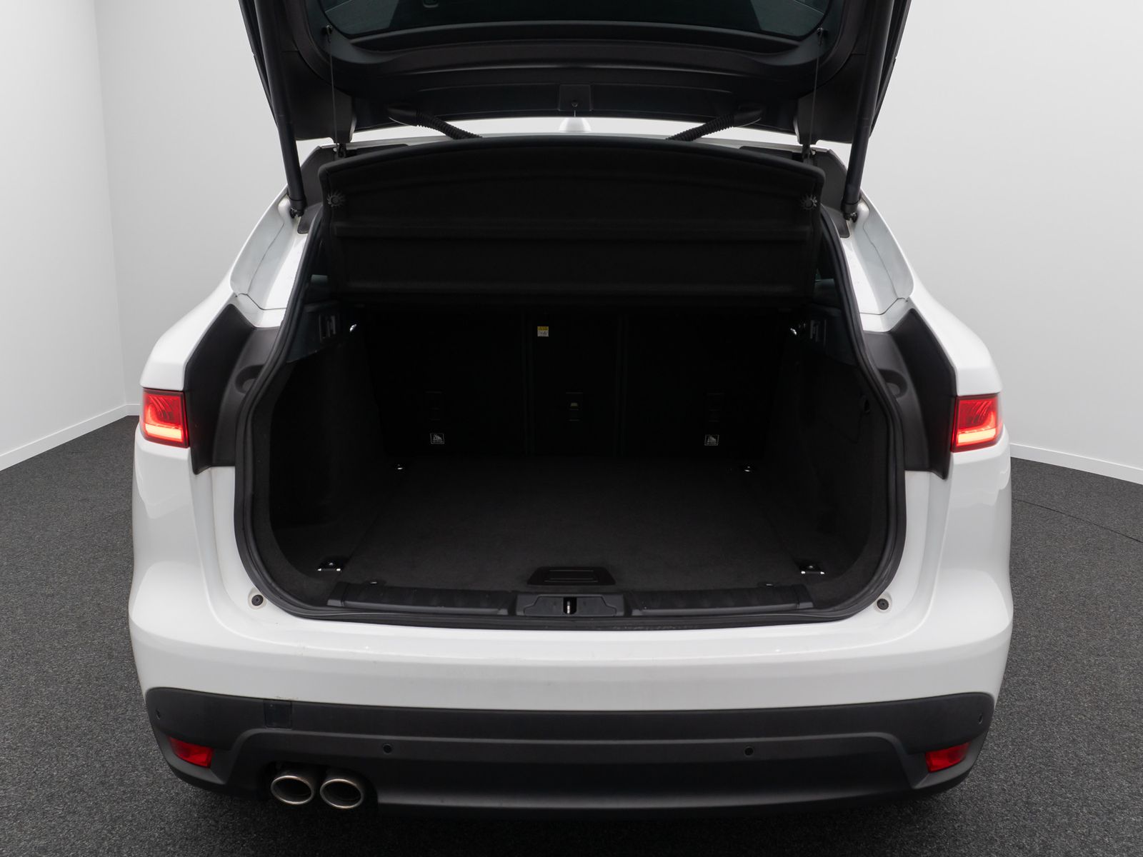 Fahrzeugabbildung Jaguar F-PACE Pure AWD Xenon Memory Kamera Tempomat 20"