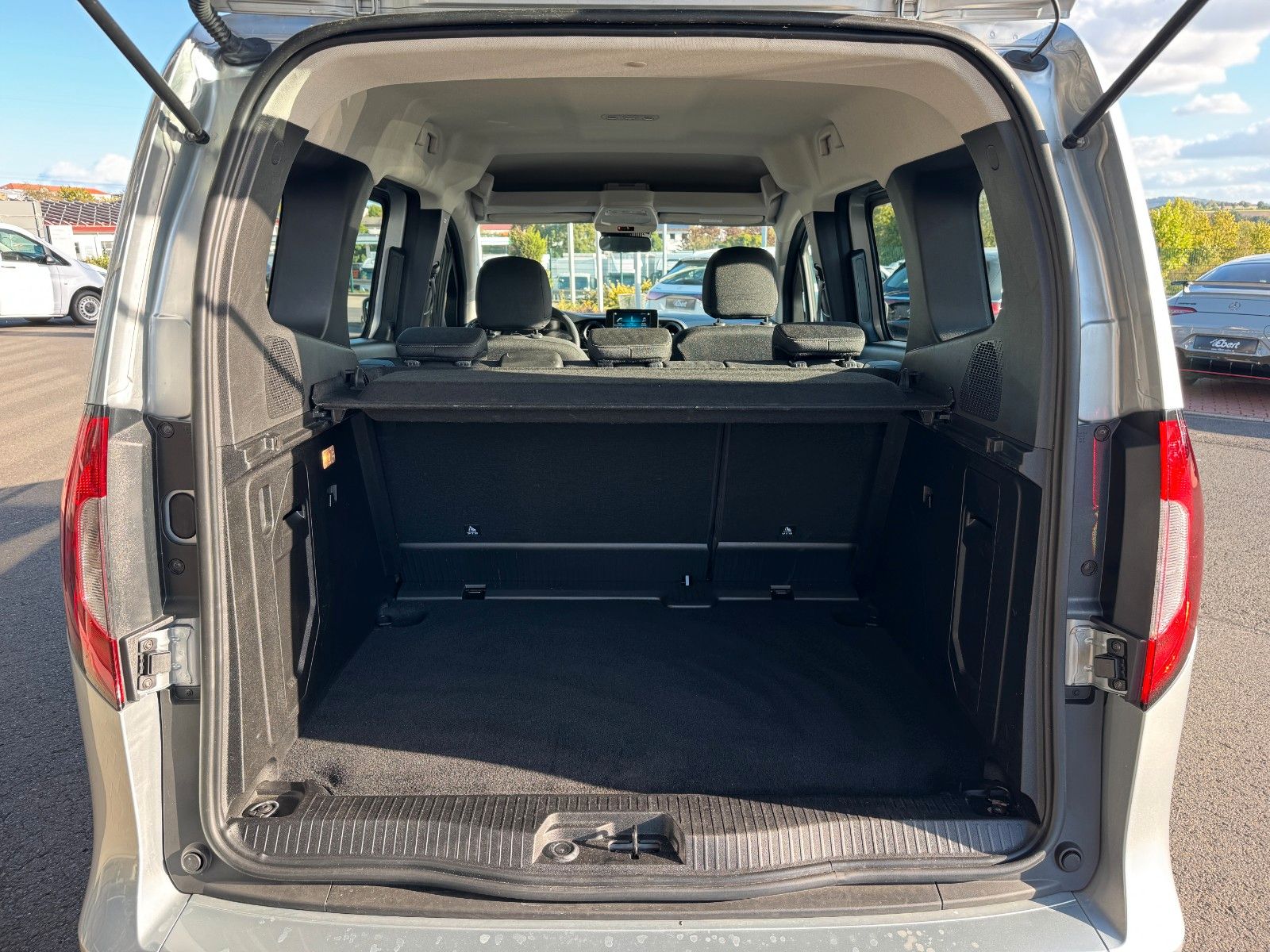 Fahrzeugabbildung Mercedes-Benz T 180 d MBUX Tempomat