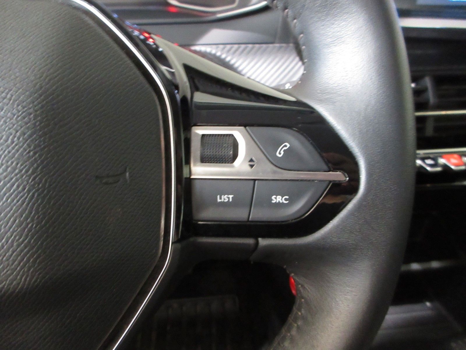 Fahrzeugabbildung Peugeot 2008 Active LED/NAVI/PDC/CAM/SHZ