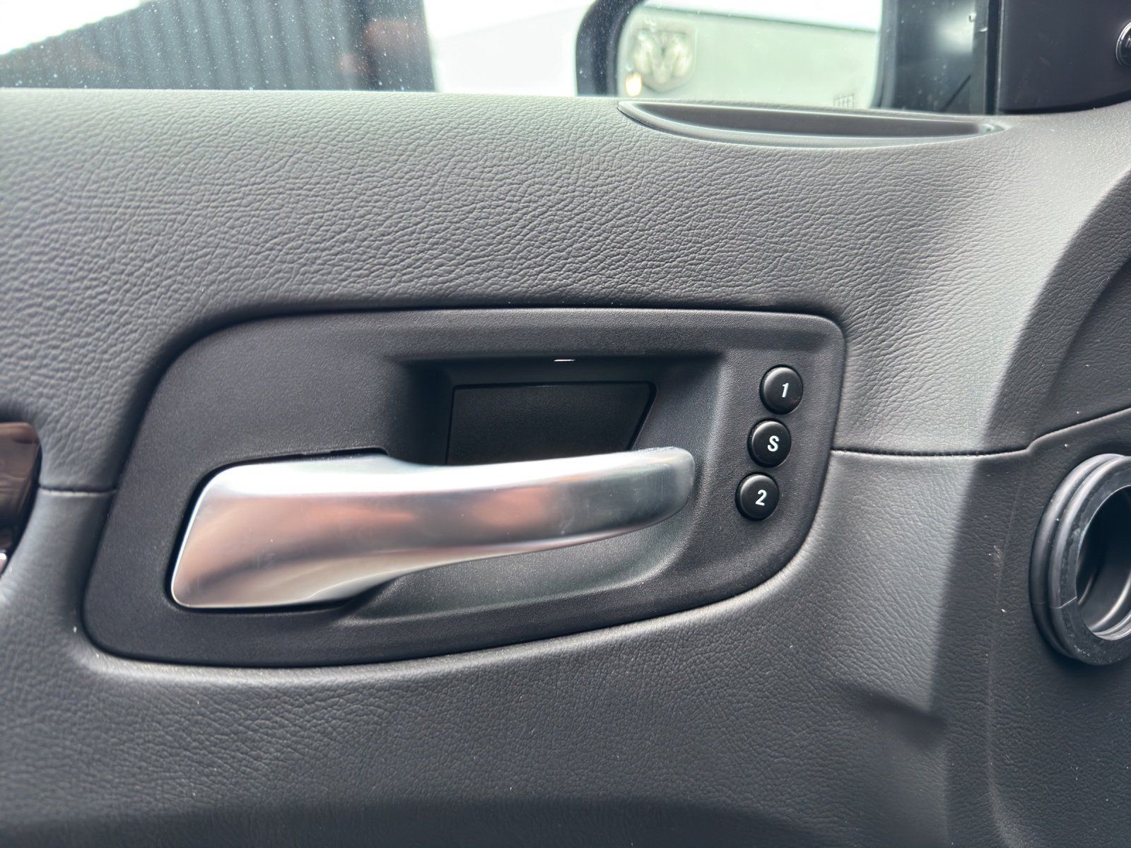 Fahrzeugabbildung Chrysler 300C Final Edition 6.4 Hemi V8/LED/PANO/LEDER