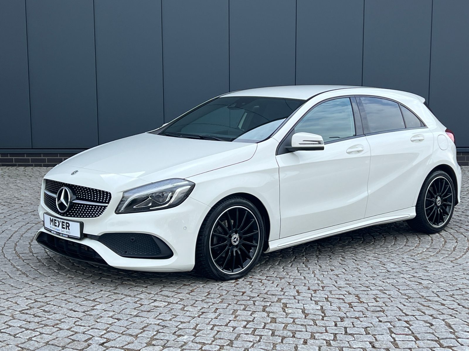 Fahrzeugabbildung Mercedes-Benz A Klasse 180 CDI Style *18"LM-Felge AMG, LED, PD