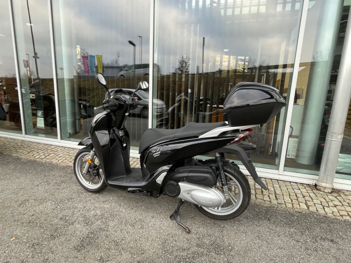 Fahrzeugabbildung Honda SH 300 A Reifen + Kupplung NEU