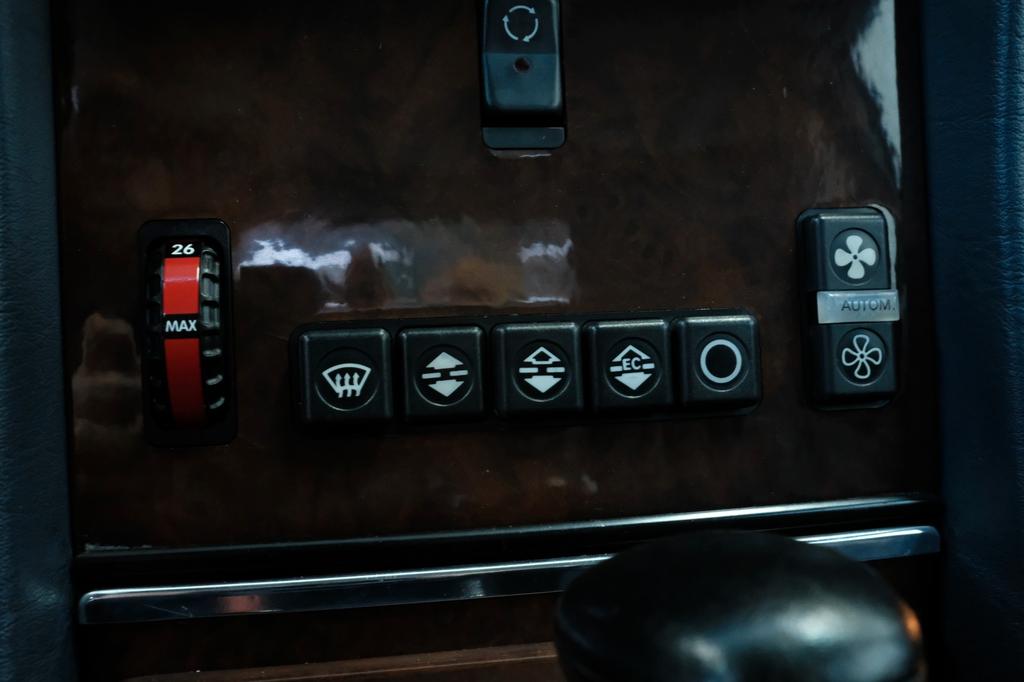 Mercedes-Benz SL 560