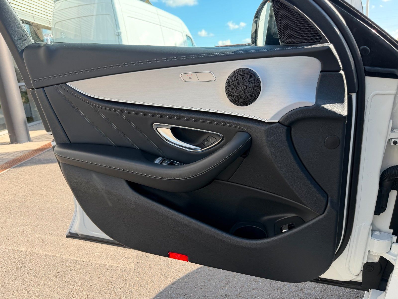 Fahrzeugabbildung Mercedes-Benz E 63 AMG S+DISTR+360°+AIRMAT+DRIVERS+NIGHT+PANO+