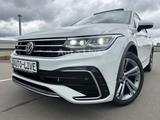 Volkswagen Tiguan 1.5 TSI*DSG*R LINE*VIR*PANO*IQ-LED*KAMERA - Volkswagen Tiguan mit Benzin-Antrieb: Geländewagen, R Line