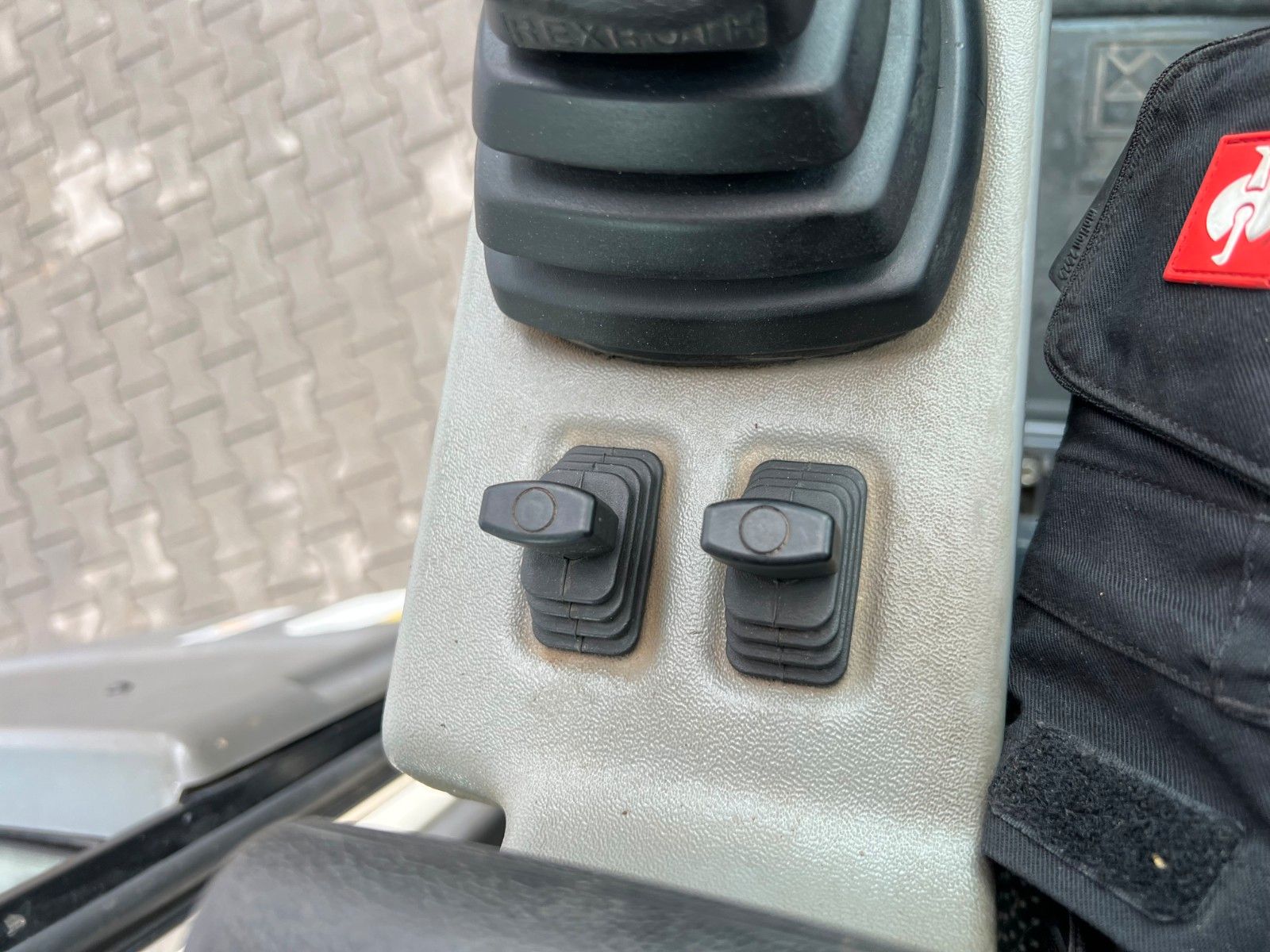 Fahrzeugabbildung Yanmar TW85 / 4.307h / Löffelpaket / Powertilt