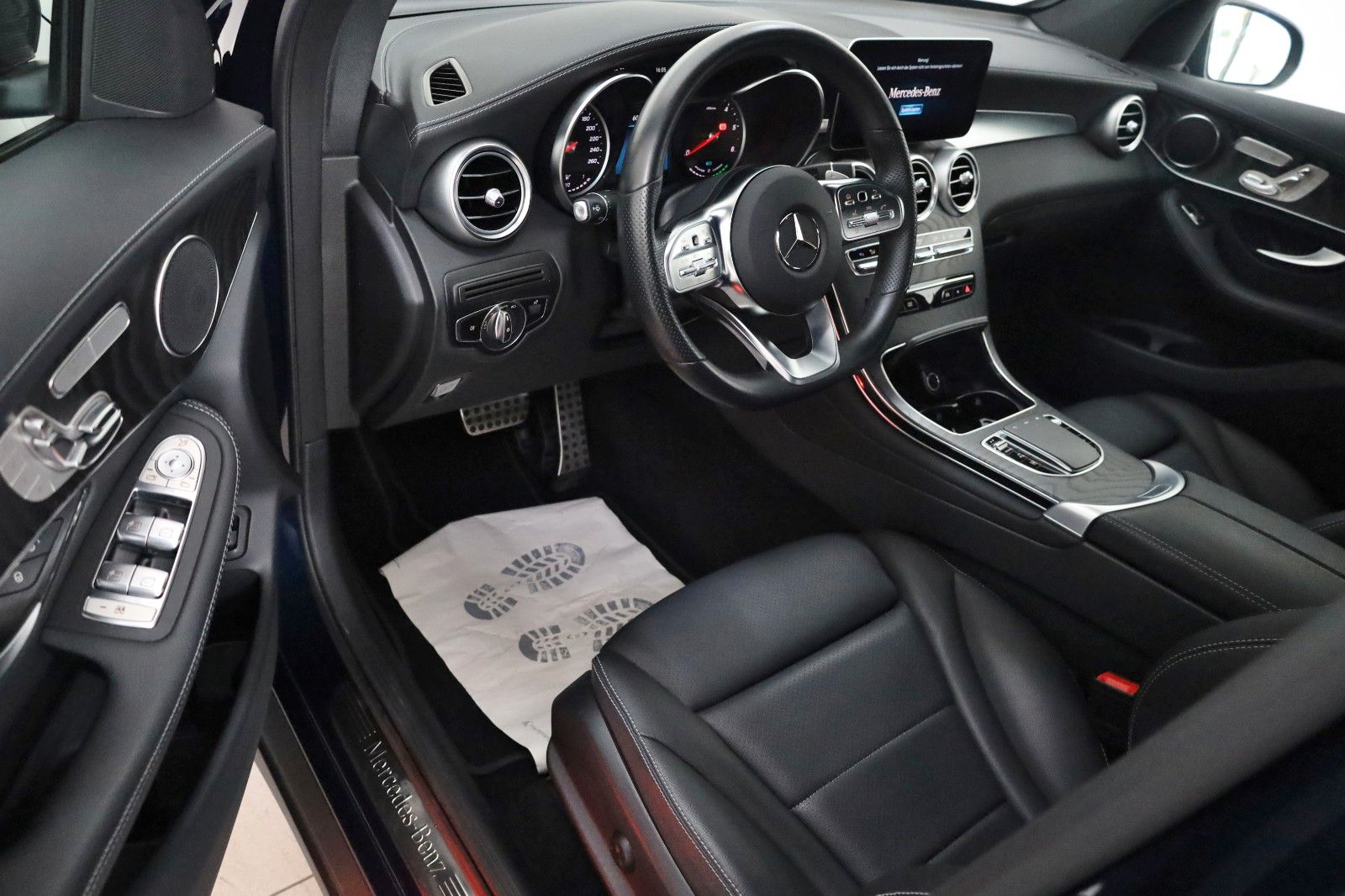 Fahrzeugabbildung Mercedes-Benz GLC 300 de Coupe 4M,AMG,Night-pak.,LED,360Kamera