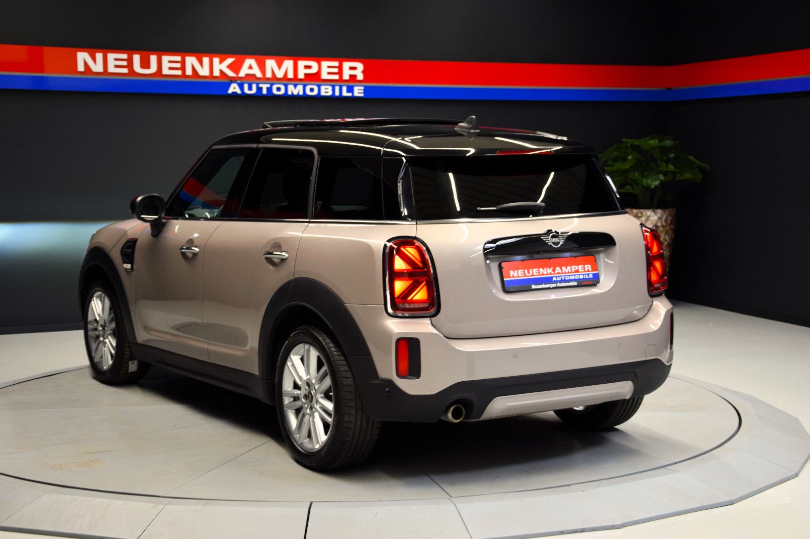 Fahrzeugabbildung MINI Cooper Countryman YOURS Pano HuD Leder Memory