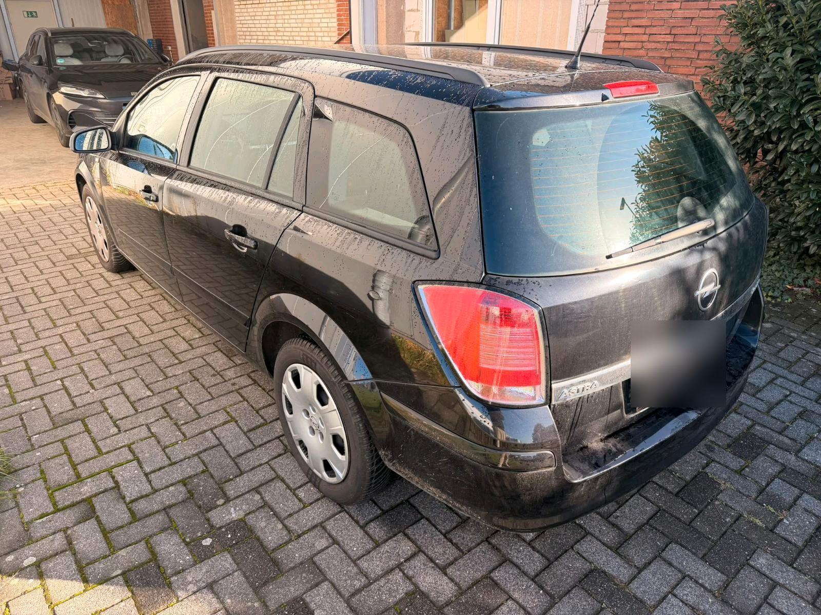 Opel Astra 2005 — interior