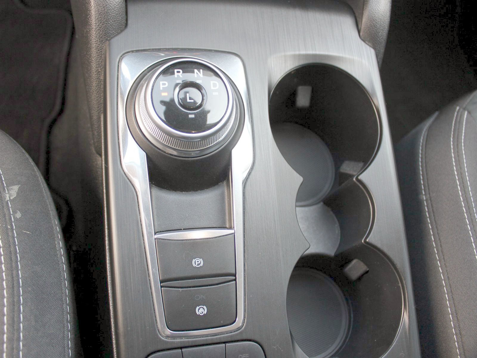 Fahrzeugabbildung Ford Kuga Plug-In Hybrid Cool & Connect 2,5 Duratec