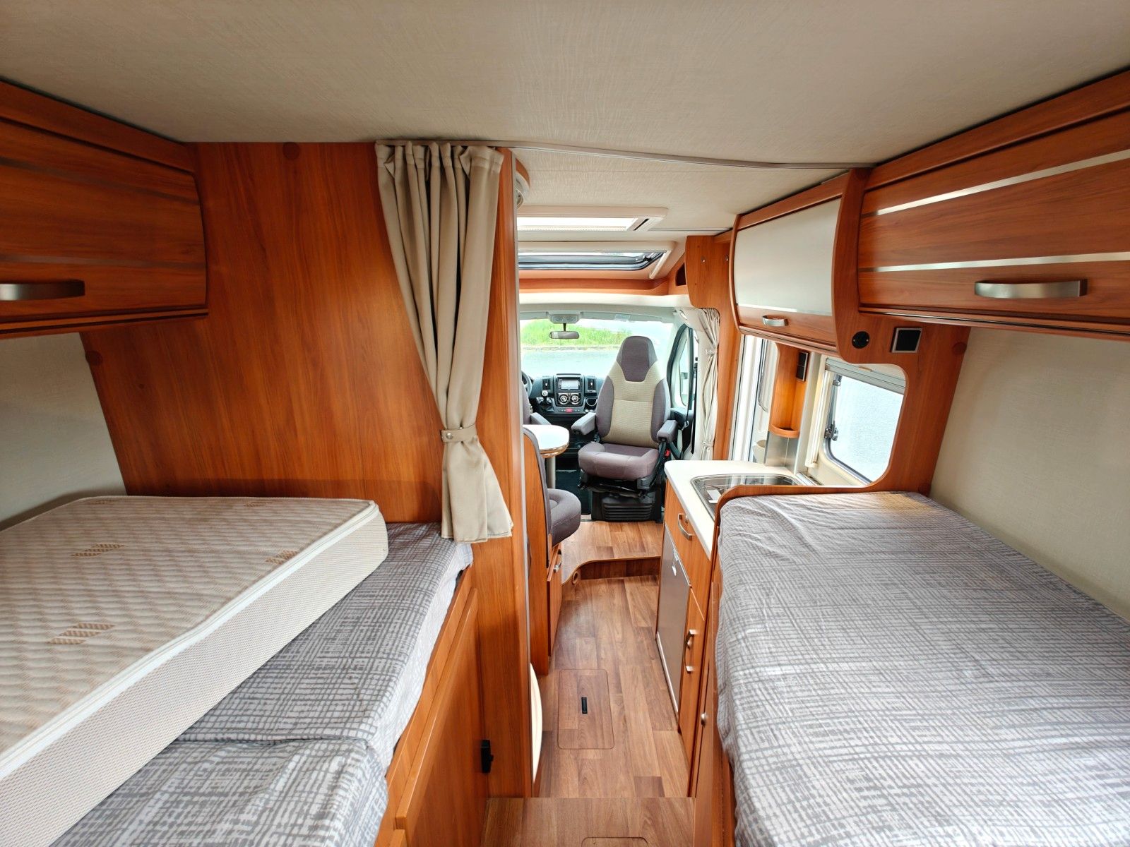 Fahrzeugabbildung HYMER / ERIBA / HYMERCAR Van 374 - Autom. SAT, TV, 2x Solar, DuoControl -
