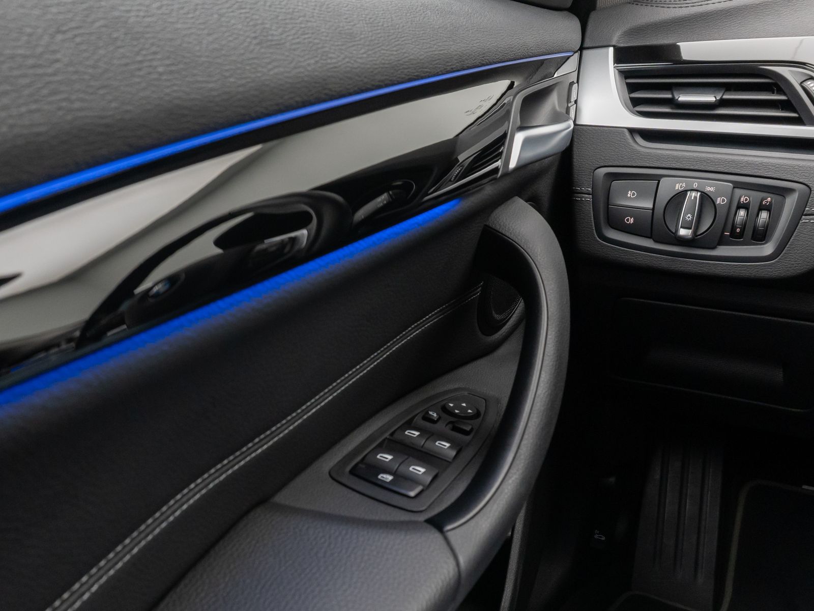 Fahrzeugabbildung BMW X1 sD18i xLine Kamera DAB HiFi DrivAssist Sport