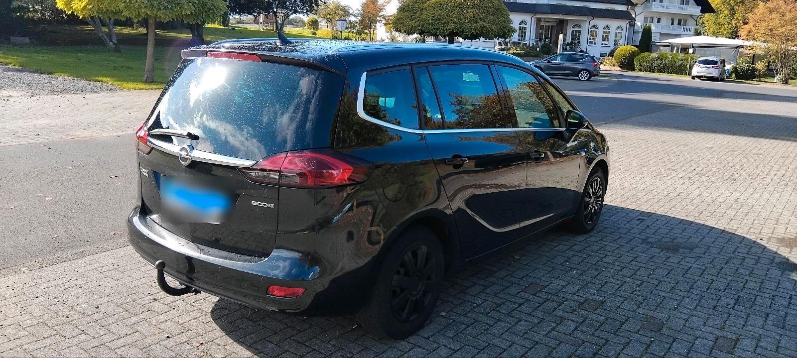 Opel Zafira tourer 2014 — rear view