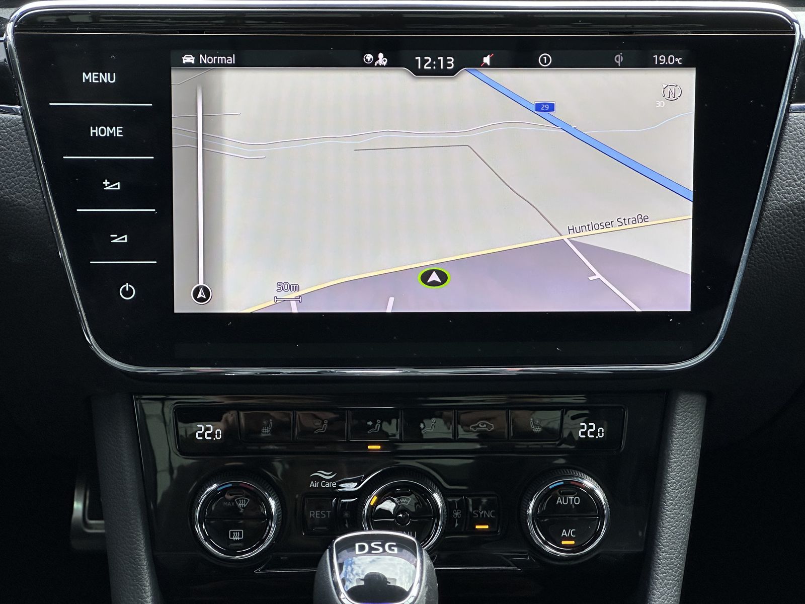 Fahrzeugabbildung SKODA Superb Combi 2.0 TDI DSG L&K NAV+LED+AHK+PANO+SH