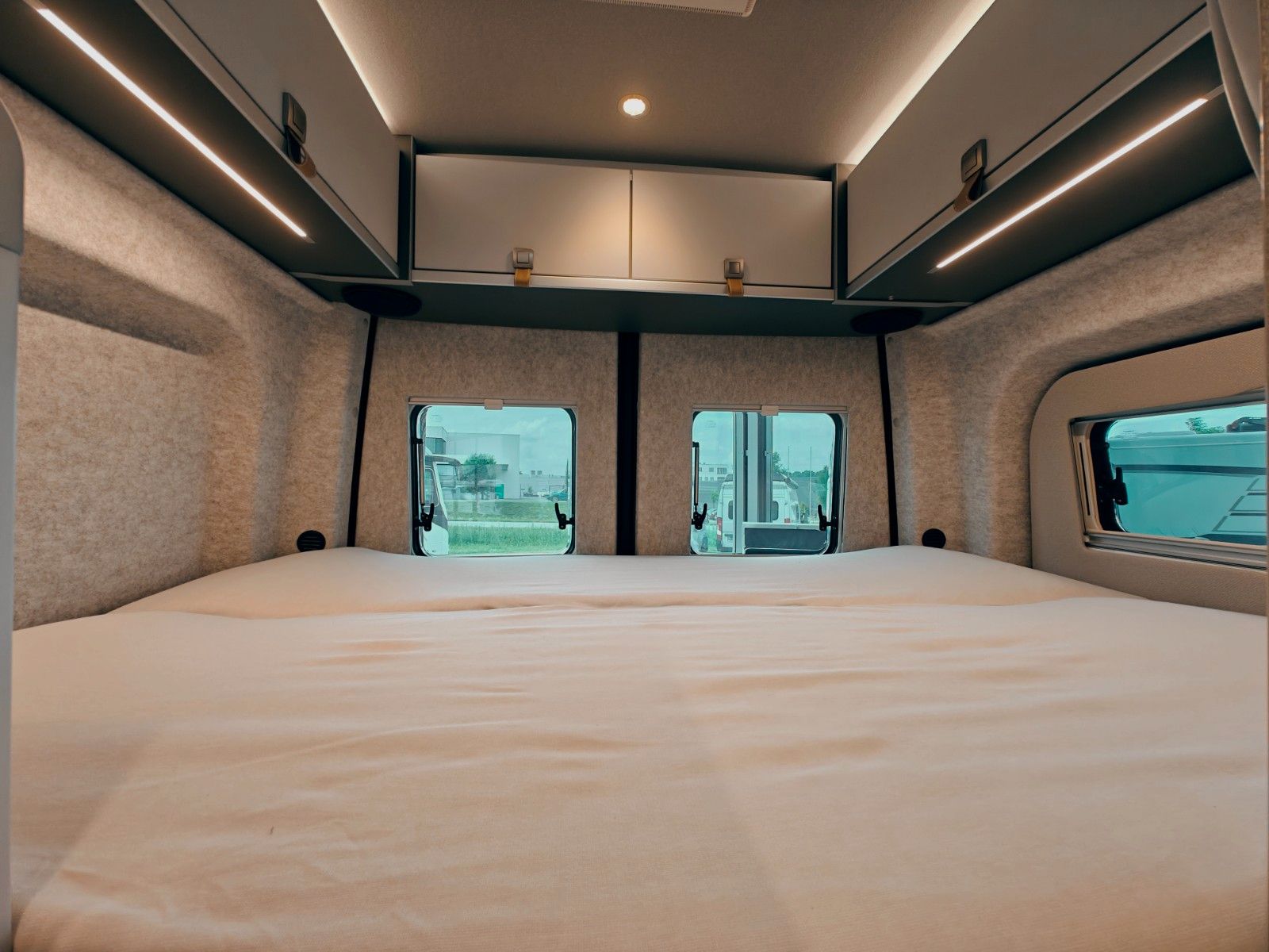 Fahrzeugabbildung HYMER / ERIBA / HYMERCAR GRAND CANYON S MB 600 4x4² RSX - TRIPLE CARBON