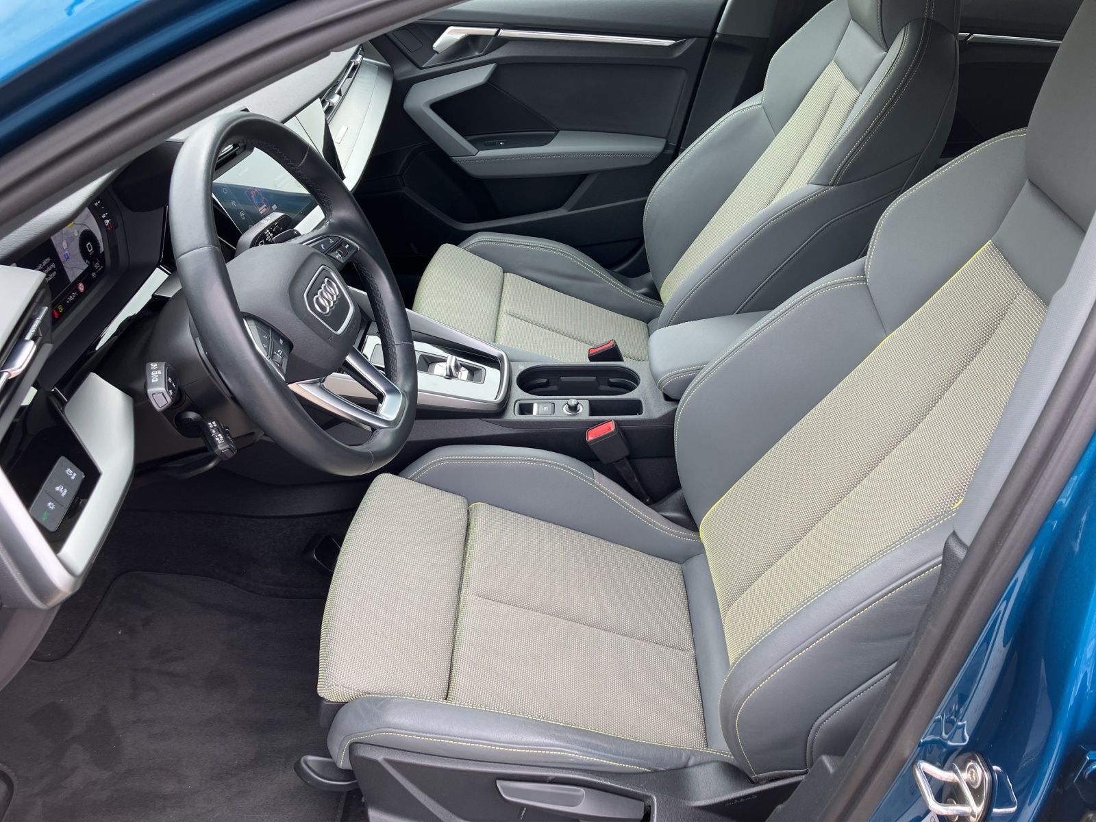 Fahrzeugabbildung Audi A3 Limousine 35 TFSI advanced MATRIX Navi ACC AH