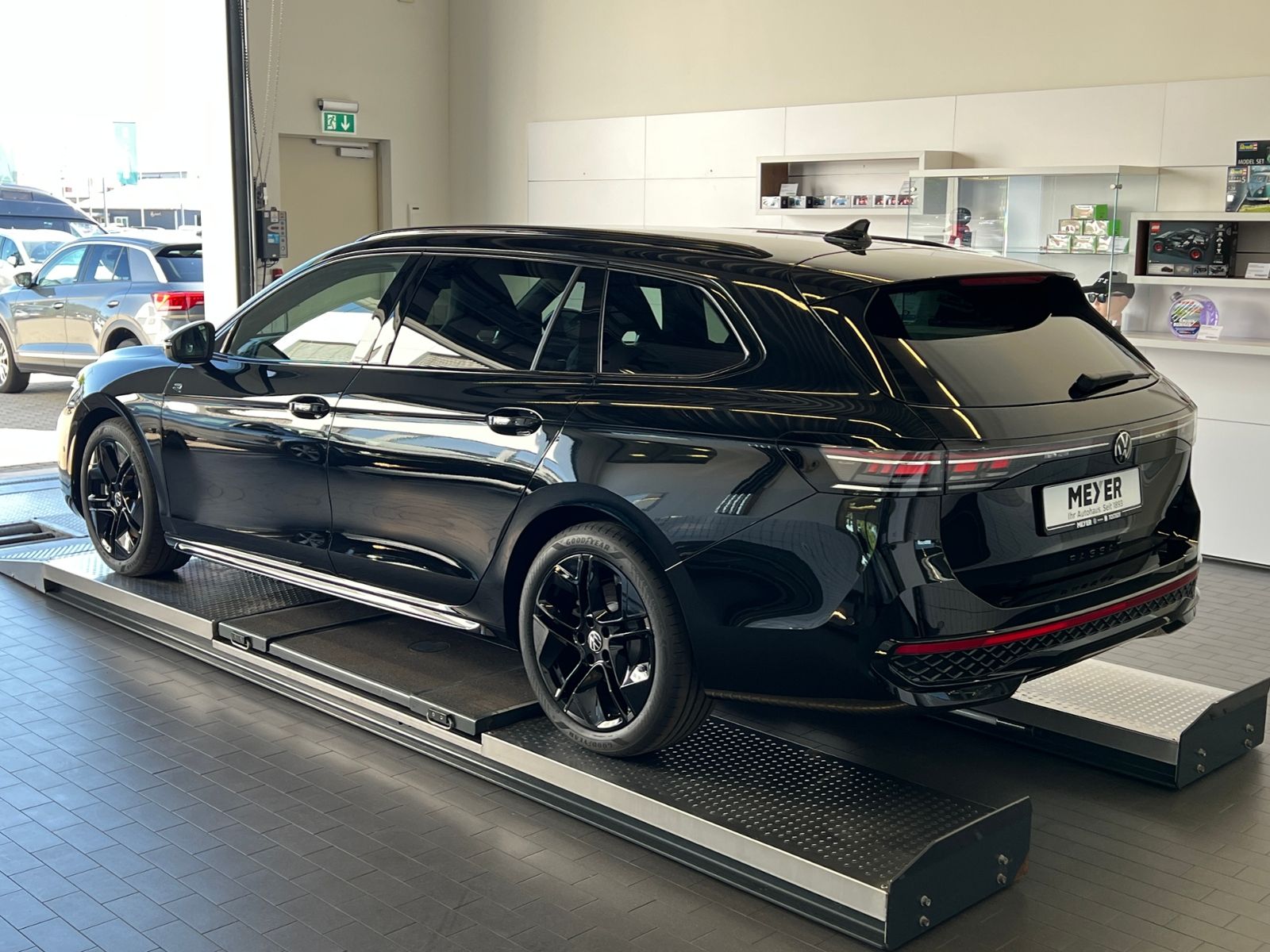 Fahrzeugabbildung Volkswagen Passat Variant R-Line 2.0 TDI DSG 4MOTION *AHK,B
