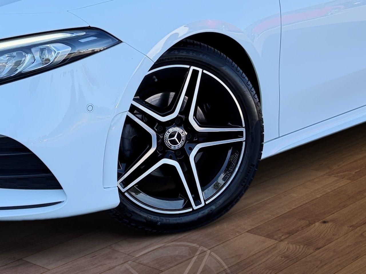Fahrzeugabbildung Mercedes-Benz A 180 AMG+AHK+PANO+DISTR+NIGHT+AMBIENTE+CARPL++