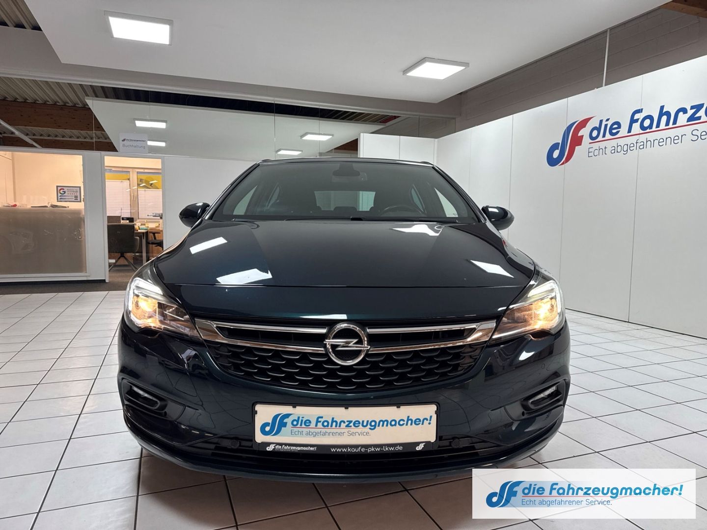 Fahrzeugabbildung Opel Astra K Dynamic Start Stop Apple CarPlay Android