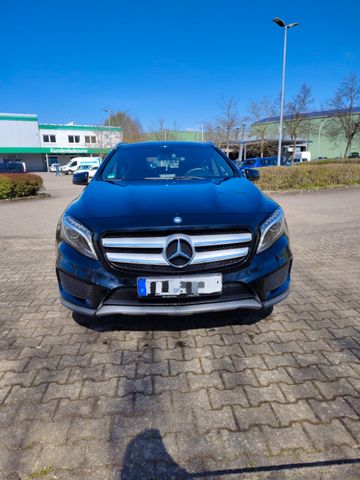 MERCEDES-BENZ GLA 200 AMG Line Tüv &amp; Service Neu