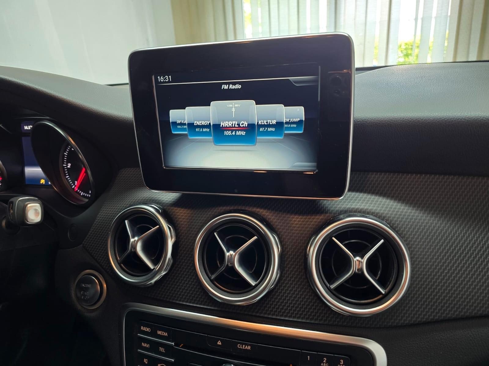 Mercedes-Benz GLA 200 d Style LED Navi Teilleder Telefon 19"