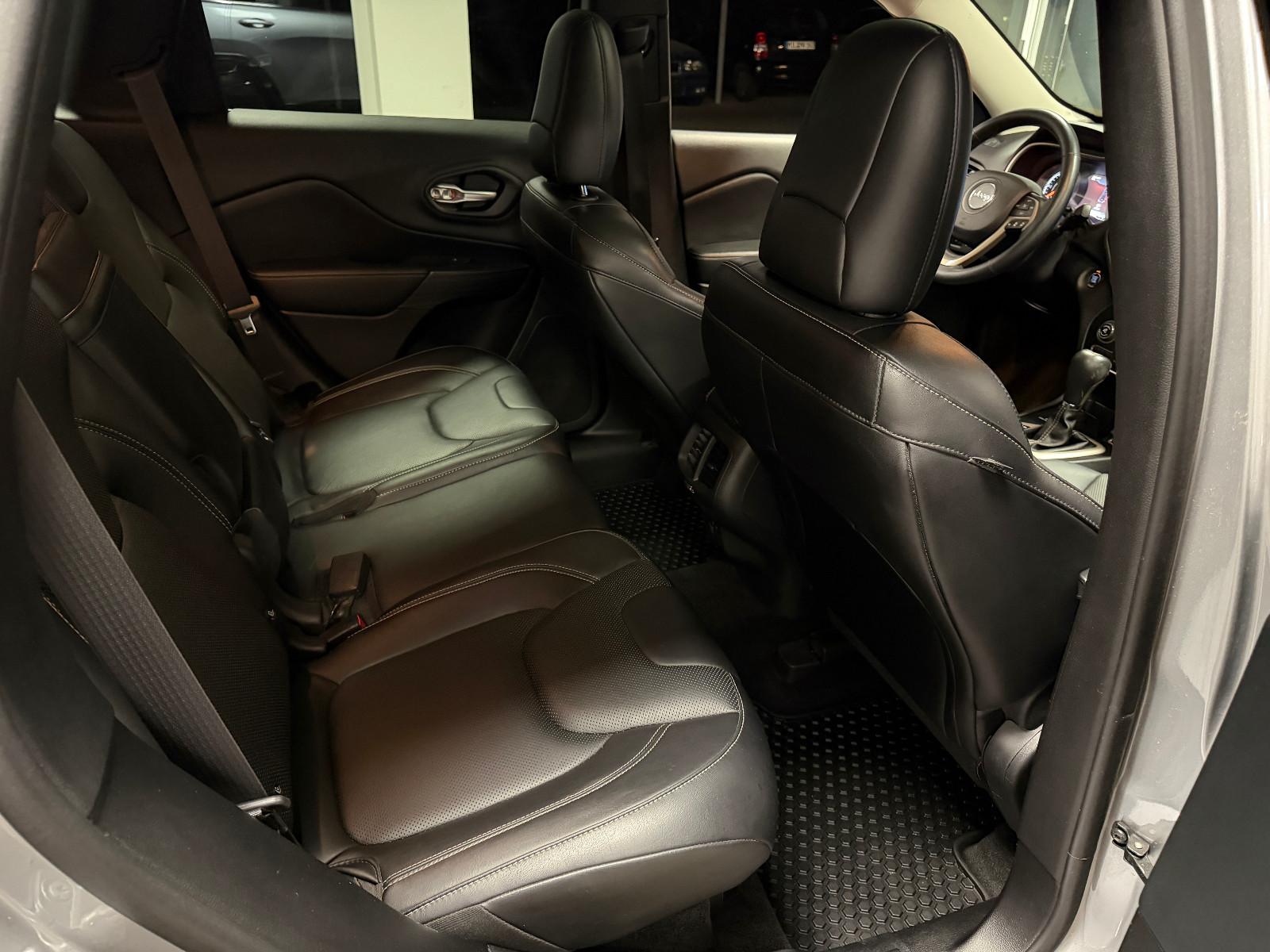 JEEP CHEROKEE 2.0 M-JET 170ch LIMITED 4WD BVA Toit pano Sièges chauffants cuir Historique présent
