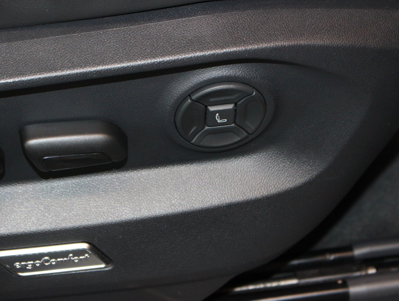 Fahrzeugabbildung Volkswagen Touareg 4.0 V8 TDI  4M  R-Line*PNRM*AHK*HUD*Voll