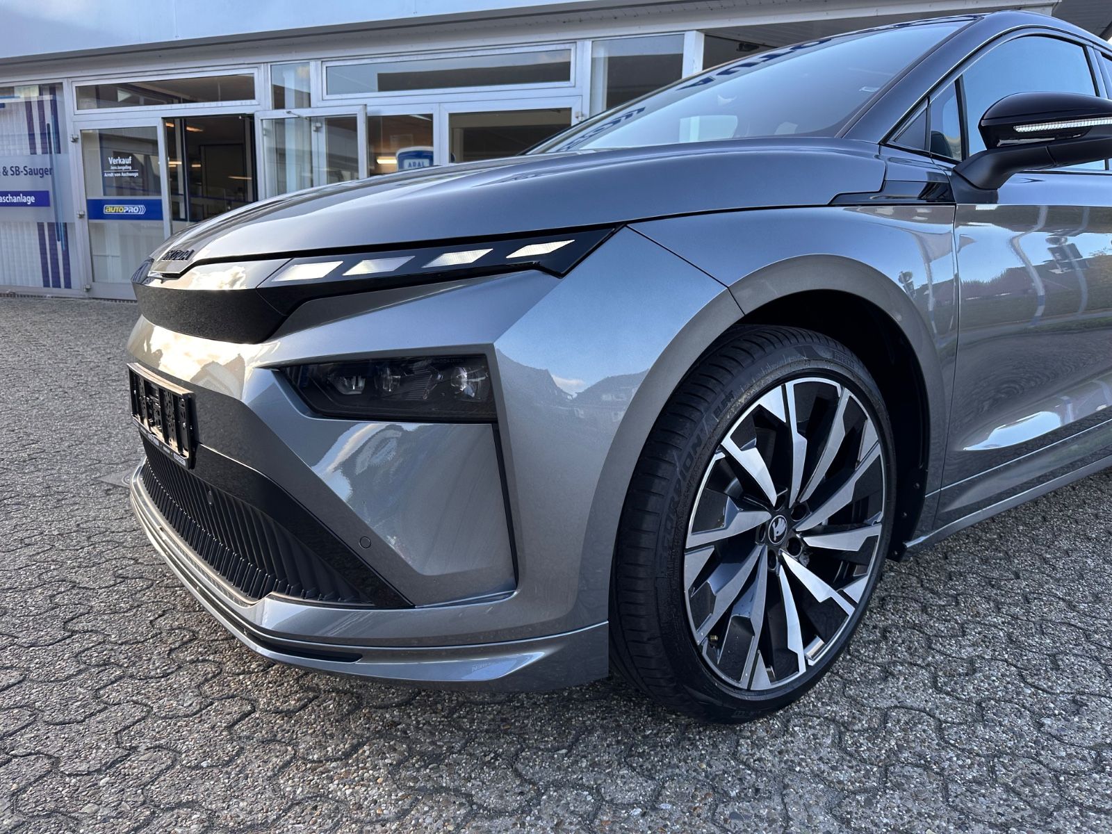 Fahrzeugabbildung SKODA Enyaq Coupé 85 Sportline Pano/Matrix/ACC/APP/21"