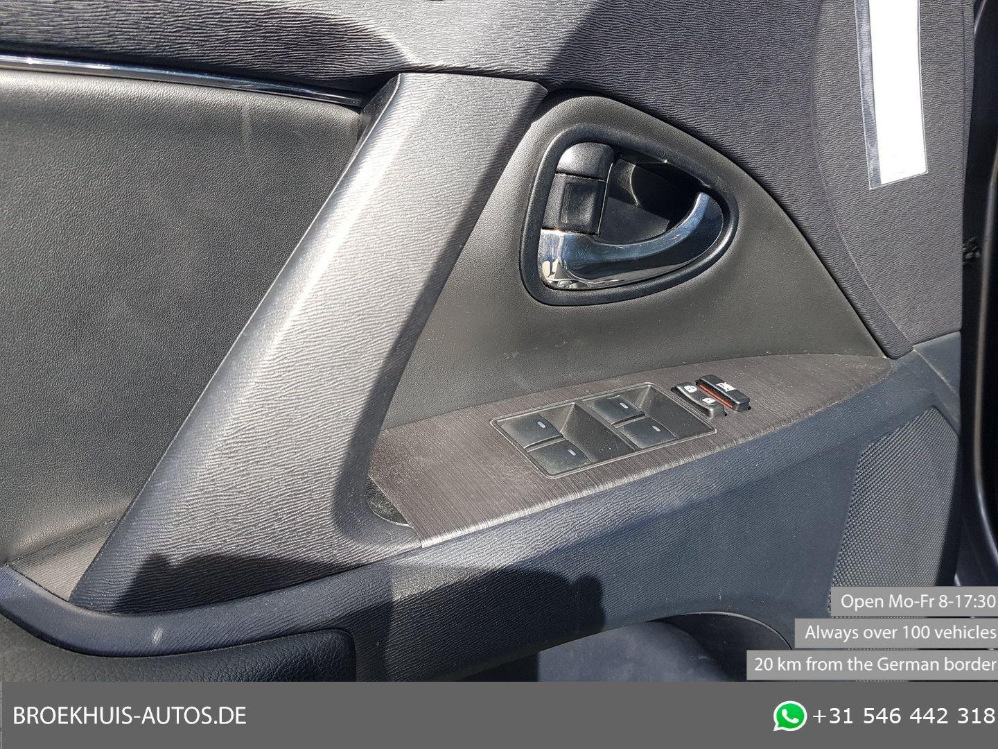 Toyota Avensis 2011 — photo 18
