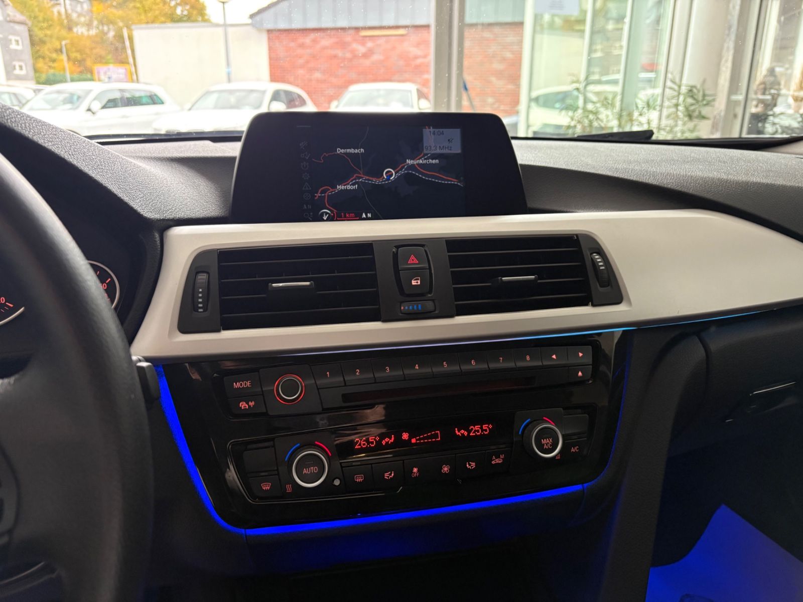 Fahrzeugabbildung BMW 325 d Lim. F30 *NAVIGATION*AMBIENTE*