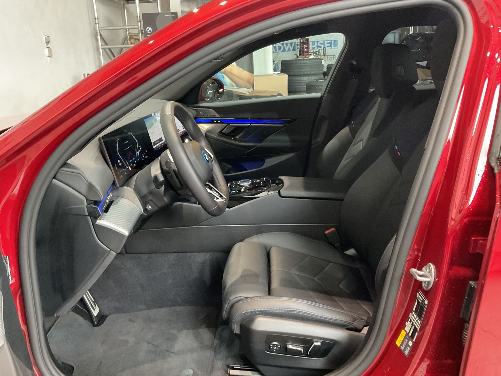 Fahrzeugeinzelansicht 11 Fahrzeugabbildung BMW i5 xDrive40 |Sitzbelüftung |Bowers & Wilkins |M