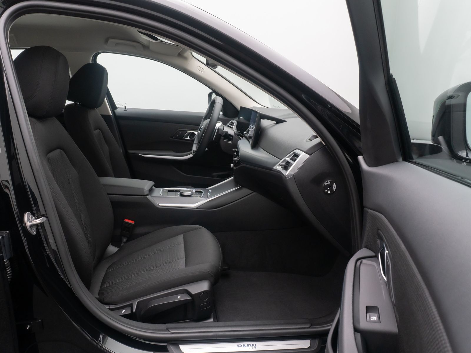 Fahrzeugabbildung BMW 318i Alarm DAB Kamera Sportlenkrad CockpitPlus