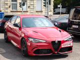 Alfa Romeo Giulia 2.9 V6 Bi-Turbo|Quadrifoglio|Carbon|Xenon - Alfa Romeo Giulia quadrifoglio mit Benzin-Antrieb