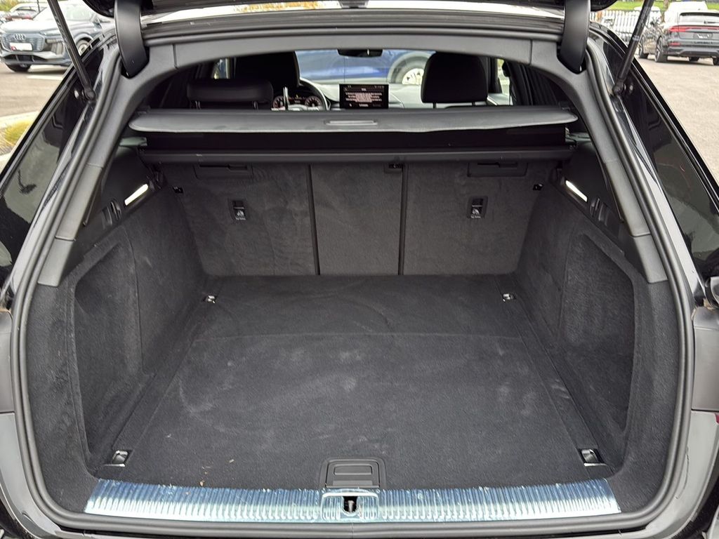 AUDI A4 2024