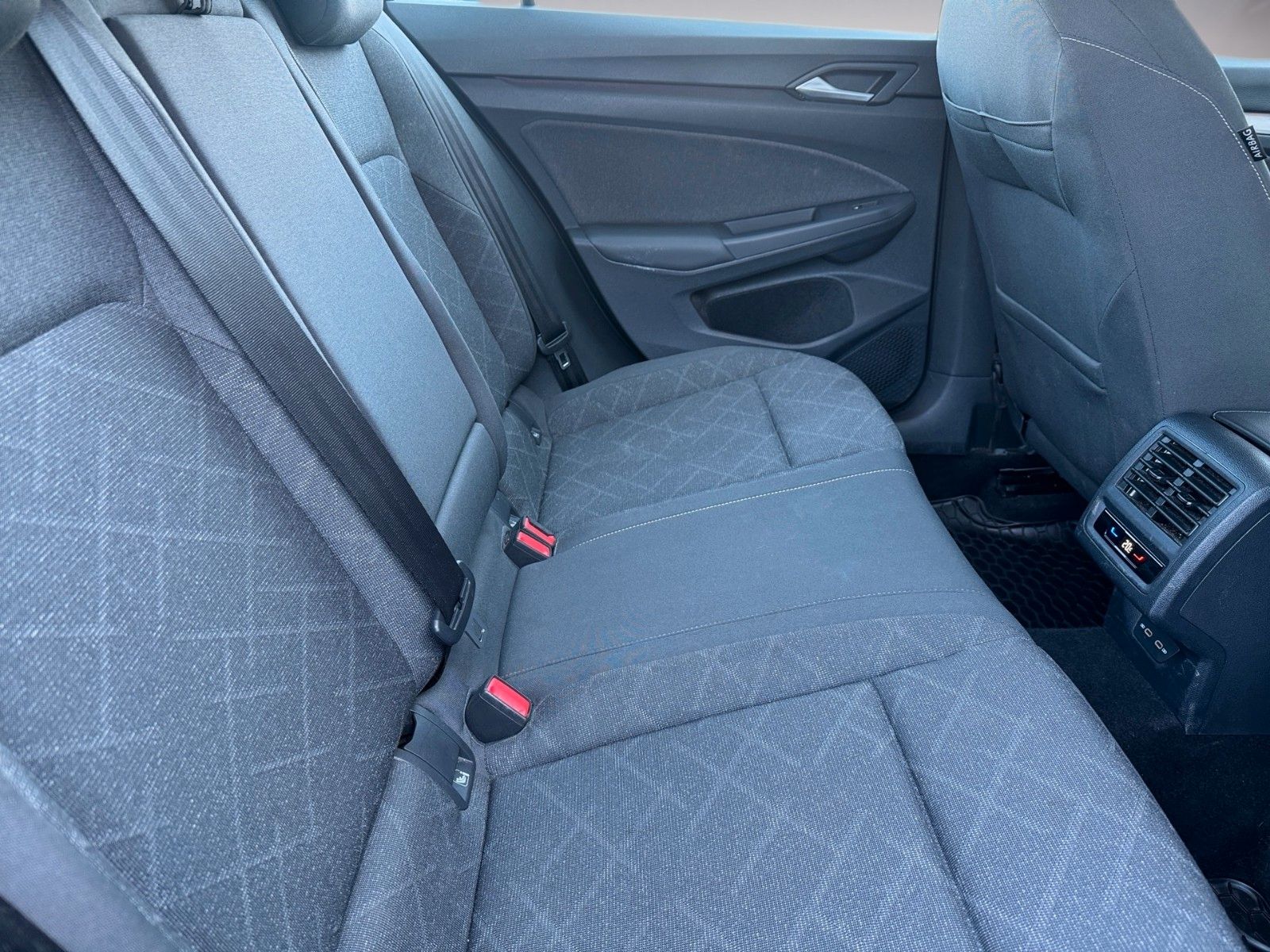 Fahrzeugabbildung Volkswagen Golf VIII Lim. Life 1.0 TSI