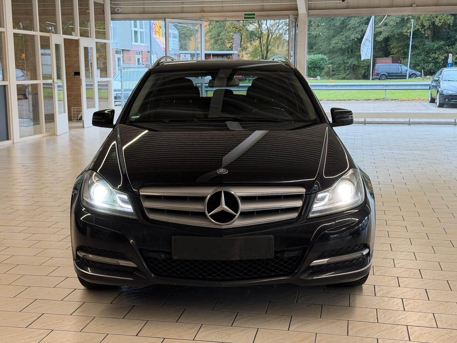 Mercedes-Benz C180 2012 — rear view