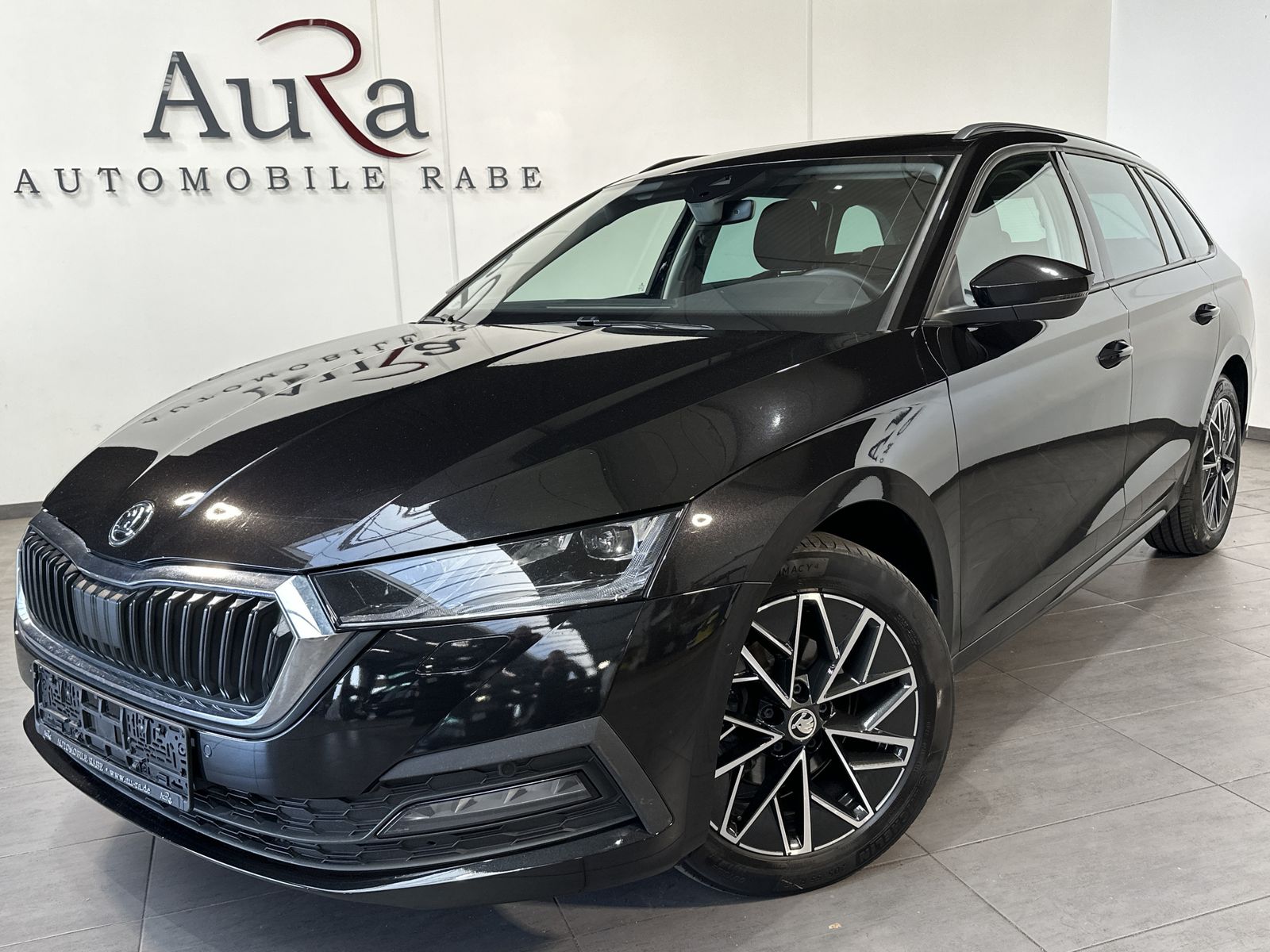 Fahrzeugabbildung SKODA Octavia Combi 2.0 TDI DSG Ambition NAV+LED+PANO