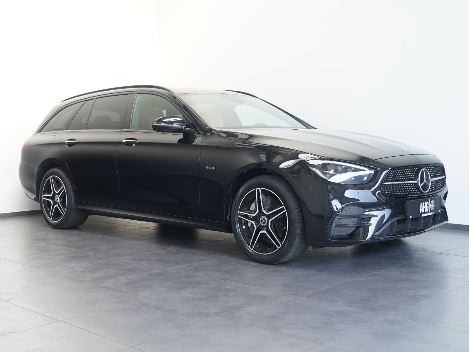 Fahrzeugabbildung Mercedes-Benz E 300 de T 4Matic AMG Line DISTRONIC/PANORAMA