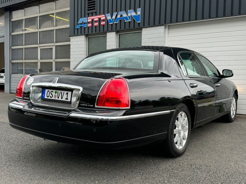 Fahrzeugabbildung Lincoln Town Car Signature Limited