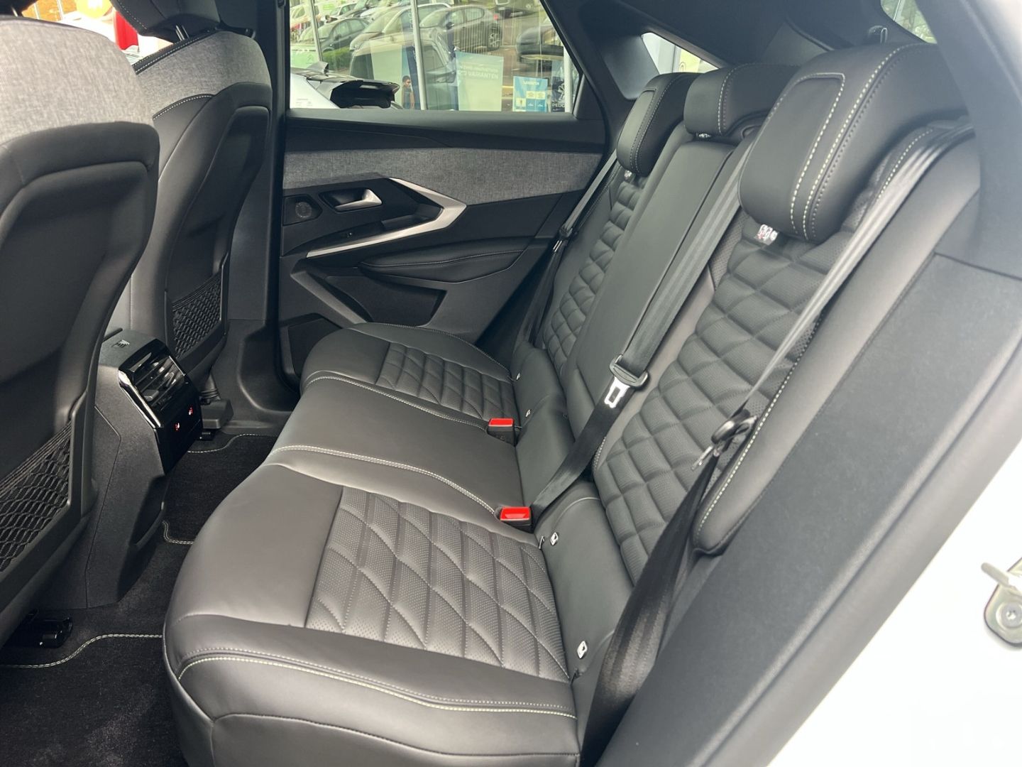 Fahrzeugabbildung Peugeot 3008 Launch Edition Dual-Elektromotor 325 AWD