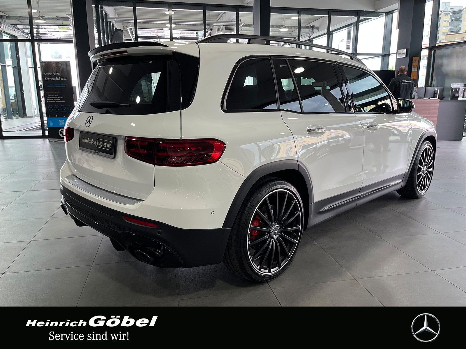 Fahrzeugabbildung Mercedes-Benz GLB 35 4M AHK+PANO+HUD+360°+FAHR-ASSIST+MULTIB.