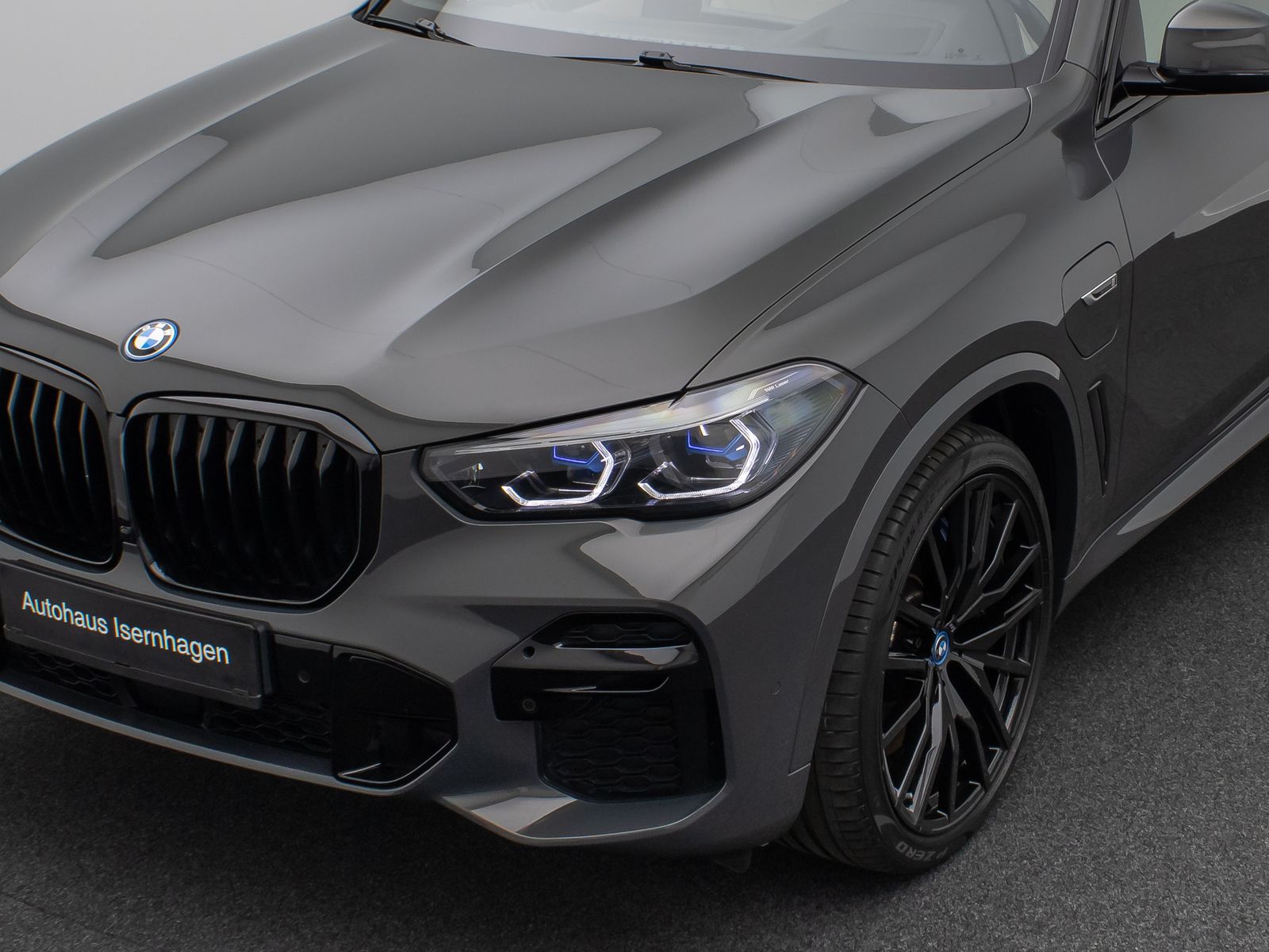Fahrzeugabbildung BMW X5 xD45e M Sport Kamera Laser Panorama HUD H/K