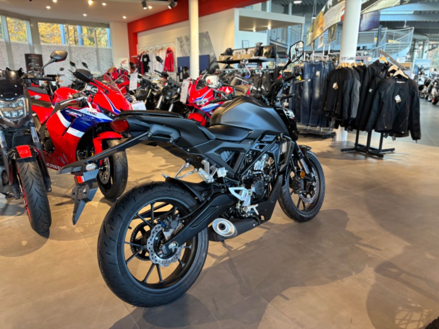 Fahrzeugabbildung Honda CB 125 R, 6 Jahre Garantie, 2025