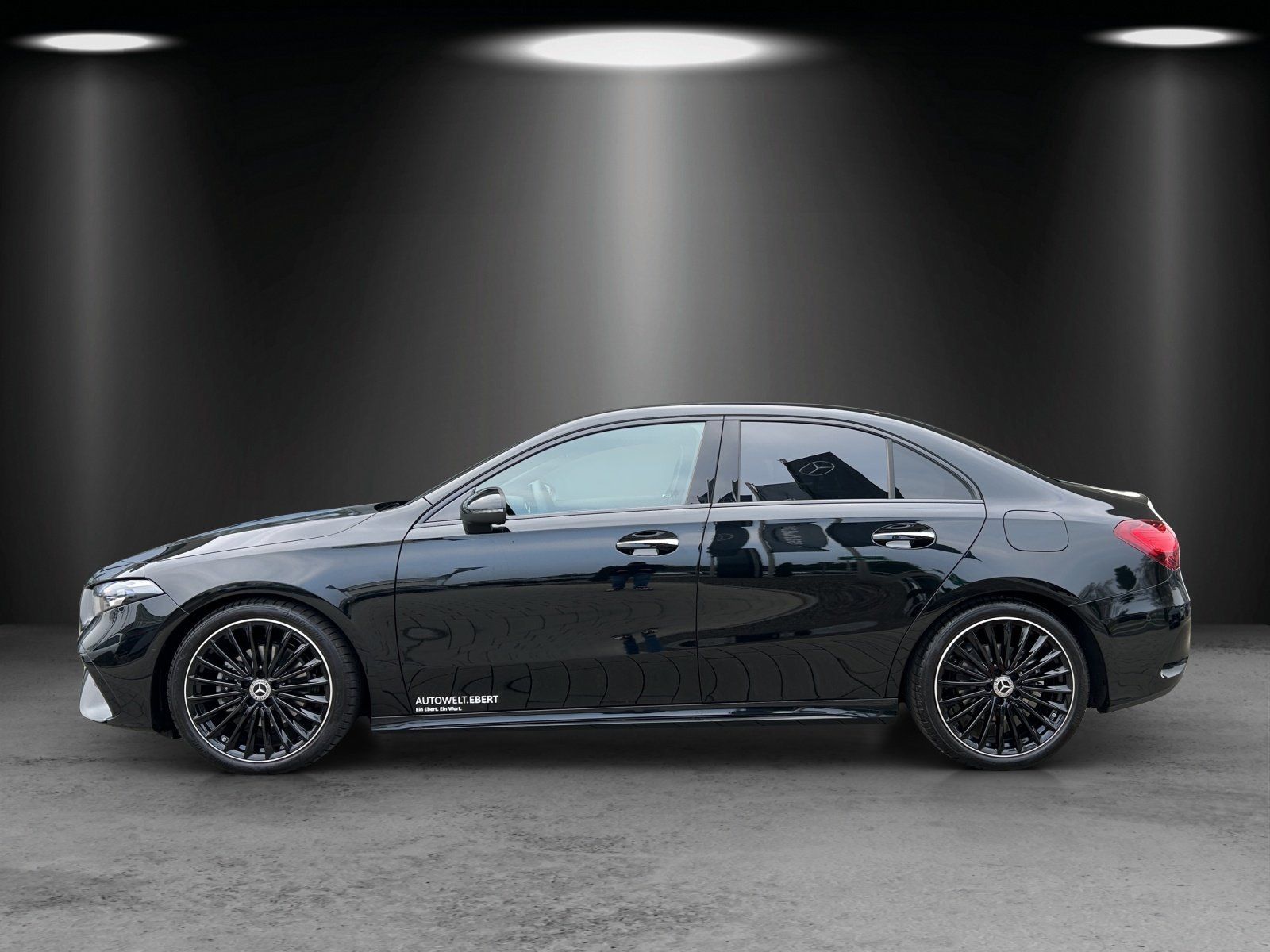 Fahrzeugabbildung Mercedes-Benz A 200 Lim AMG Standhzg MEMORY Multibeam DISTRO
